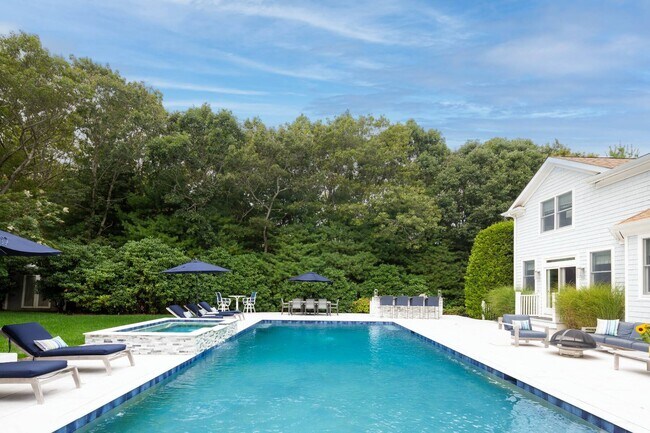 Photo - 48 Woodthrush Ln