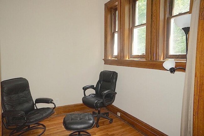 Photo - 2626 N Wilton Ave Unidad 2