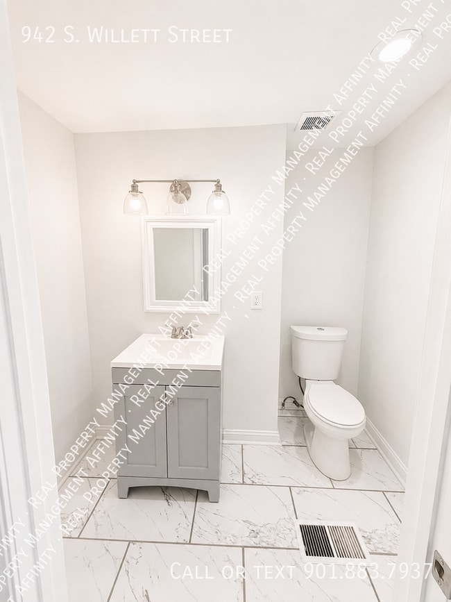 Photo - 942 S Willett St