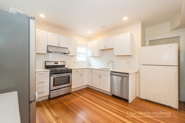 Building Photo - 31 Champney St Rental