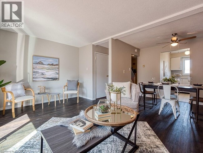 Photo - 1060 Canfield Crescent