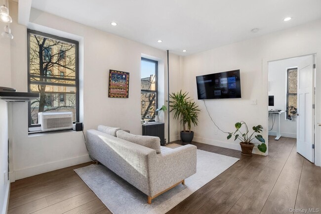 Photo - 16-84 Woodbine St Unidad 3B