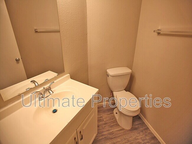 Photo - 8138 W Shangri La Rd