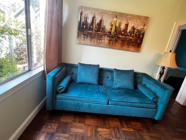 Building Photo - 1457 11th Ave Unit Courtyard Garden