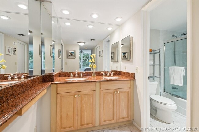 Photo - 3900 Oaks Clubhouse Dr Unit 409