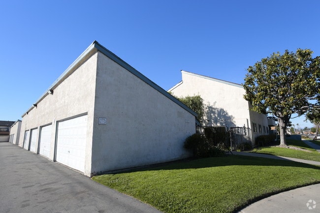 Photo - Monroe Garden