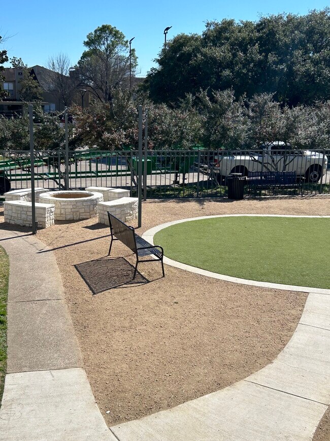 Outdoor Amenity Area - Gables at Richmond Apartments