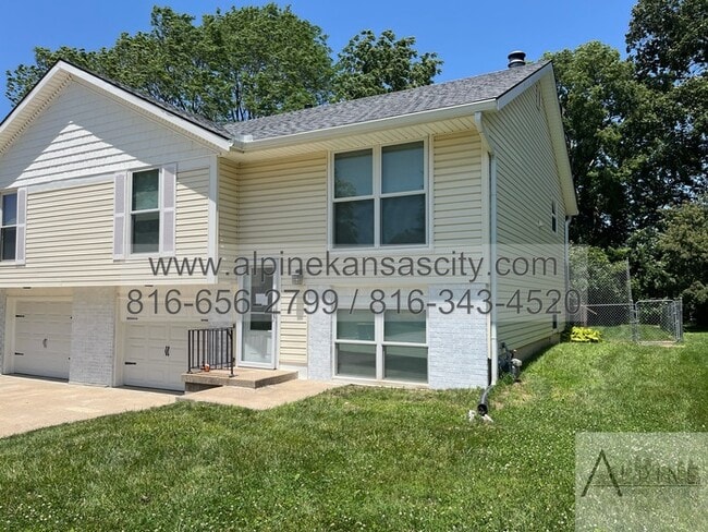 2 Units Available Across from Congress Mid... - 2 Townhome Units Available Across from Congress Mid...
