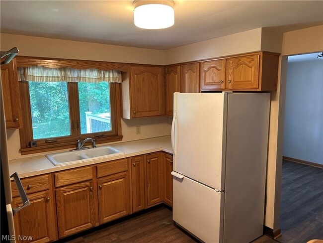 Photo - 4384 Parkdale Ave NW