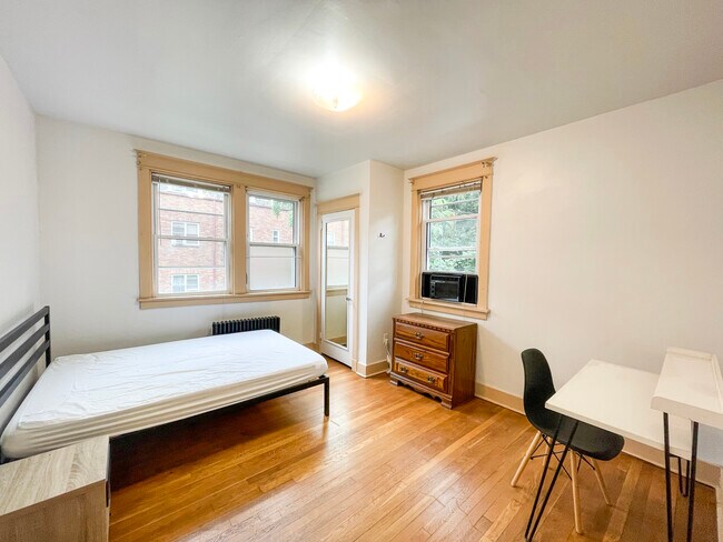 Photo - 5722 Beacon St