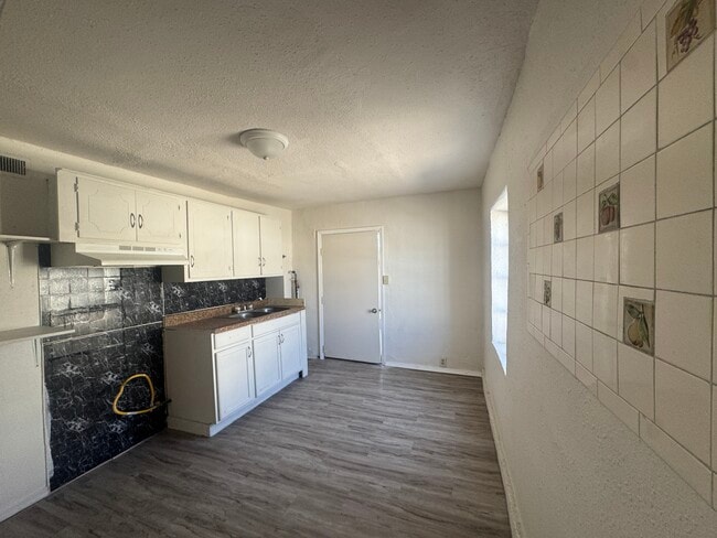 Photo - 6320 Geiger Ave
