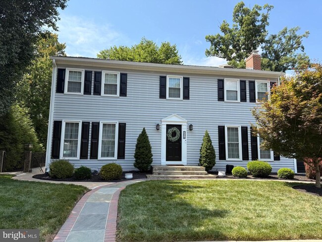 Building Photo - 204 Whispering Wind Ct SE