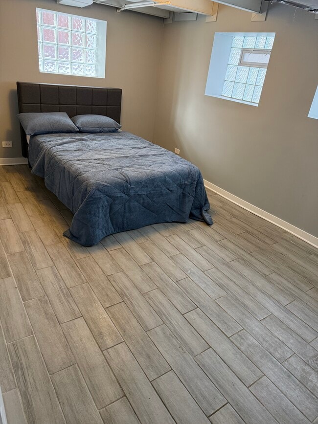 Building Photo - 10144 S Wood St Unit Basement