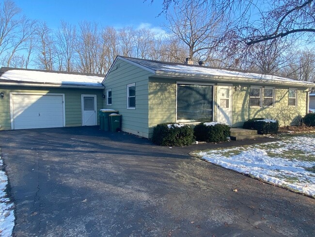 Photo - 3 Bedroom Home in Merrillville, IN