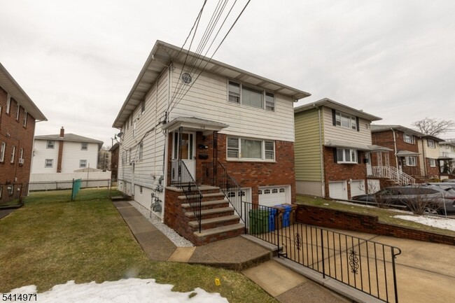 Photo - 318 Kennedy Dr