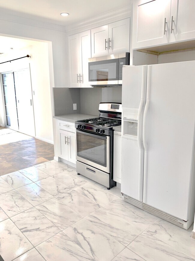 Photo - Beautiful 3 Bed + 2 Bath + Den/Office + Backyard