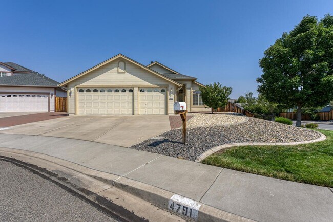 Photo - FULLY FURNISHED Sparks home with all utilities included and flexible lease options