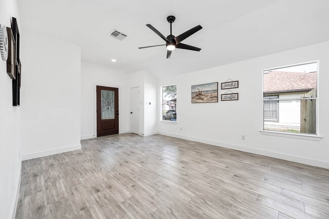 Photo - 5130 Riverwood Dr