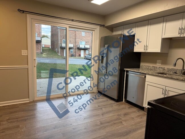 Photo - 1609 19th St NE