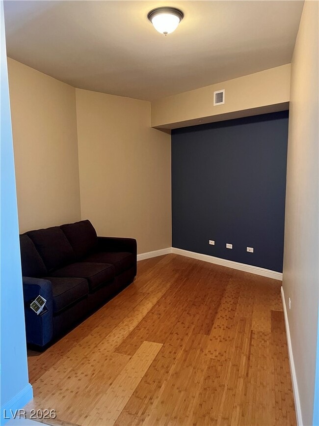 Photo - 200 W Sahara Ave Unidad 810