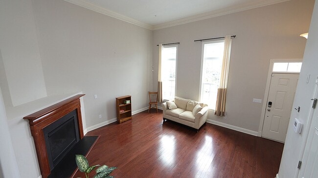 Lovely Condo w Two Car Garage - Image