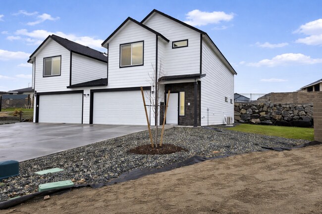 Photo - NO RENT UNTIL FEB. 1ST! BE THE 1ST TO MOVE INTO THIS BRAND NEW TOWNHOME W/BIG YARD!