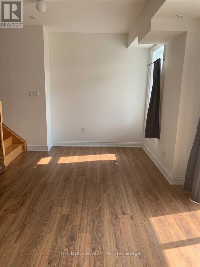 Photo - 1716 Grenwich Gln