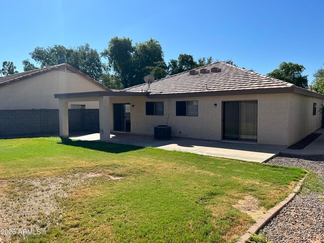 Photo - 434 W Fabens Ln