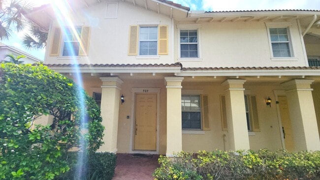 Photo - 909 NW 18th Ave