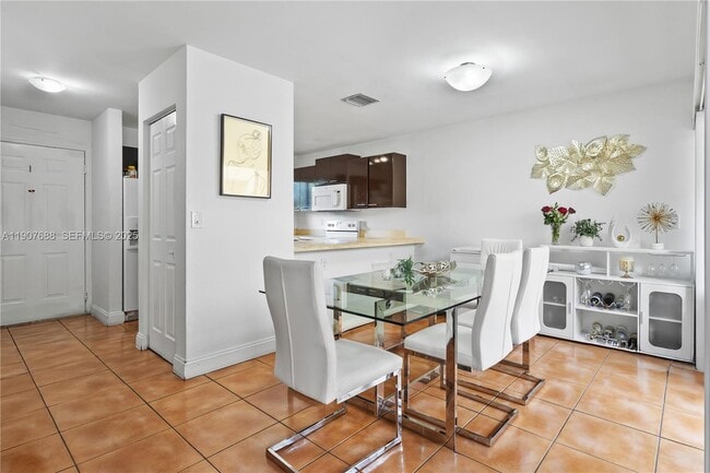 Photo - 6205 SW Kendale Lakes Cir Unidad 290