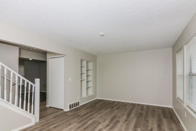 Photo - 2405 Edmonton Rd