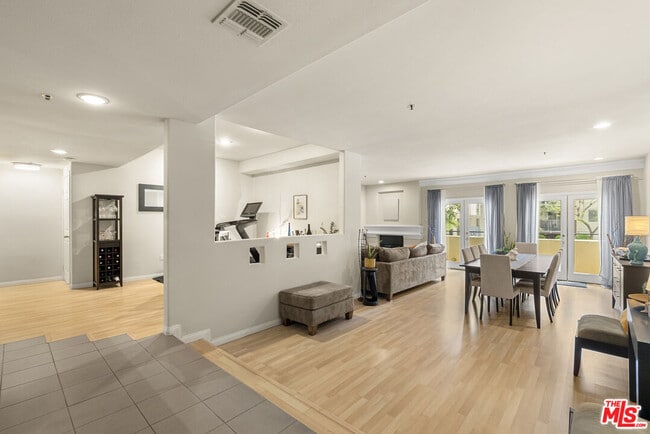 Photo - 12011 Goshen Ave Unidad 102