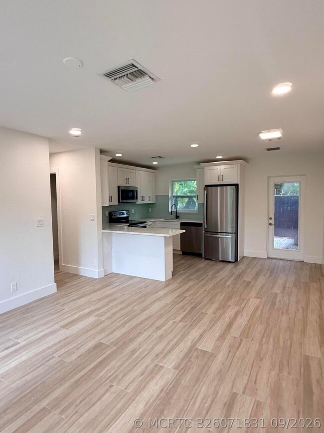 Photo - 140 SW 5th Ave