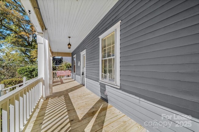 Photo - 813 E 35th St