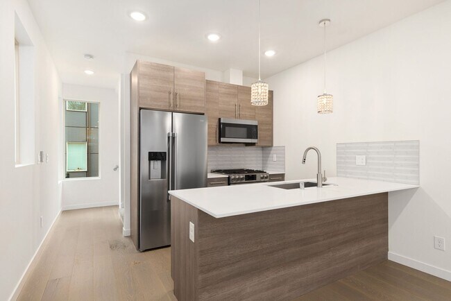 Photo - West Seattle Townhome - 2 Bedroom PLUS Den