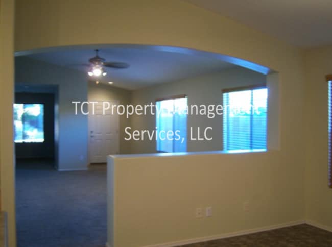 Great 3 Bedroom home in Estrella Vista!