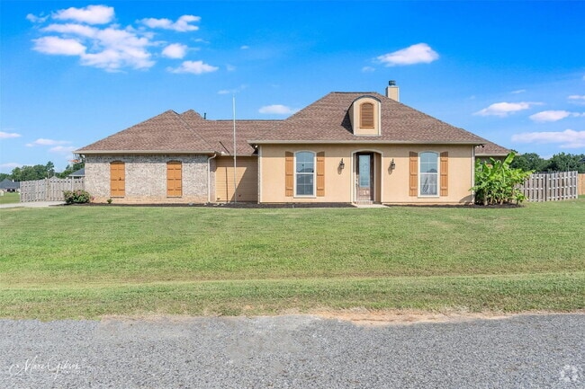 Building Photo - "Charming 4-Bedroom Gem with Spacious 2091... Rental