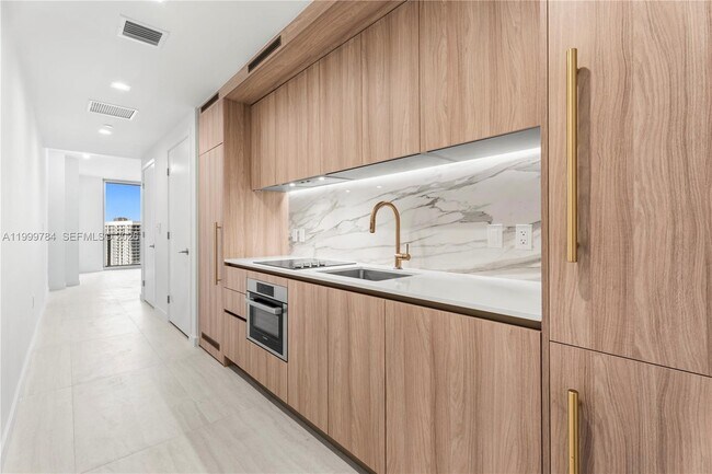 Photo - 77 SE 5th St Unidad 3304