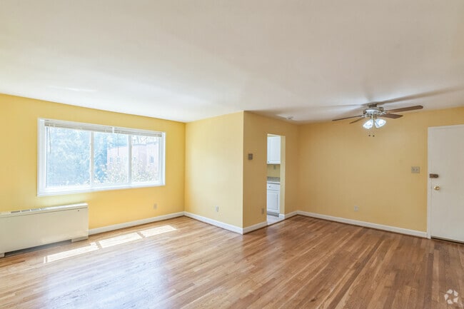 Building Photo - 9734 Glen Ave Unit 202 Rental