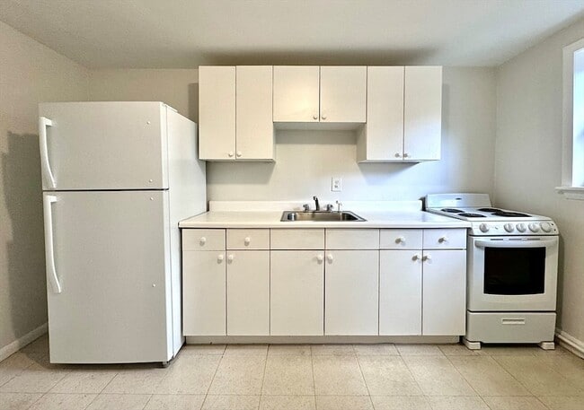 Building Photo - 12 Vinal St Unit 4 Rental
