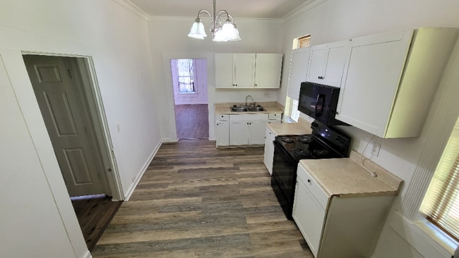 Photo - 345 Oxford Rd