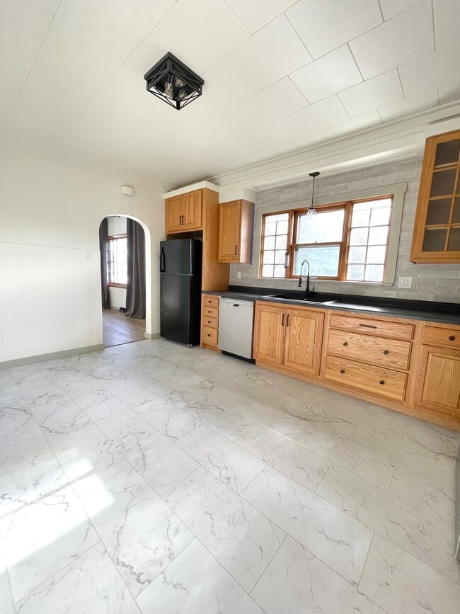 Photo - 512 Single Family Home