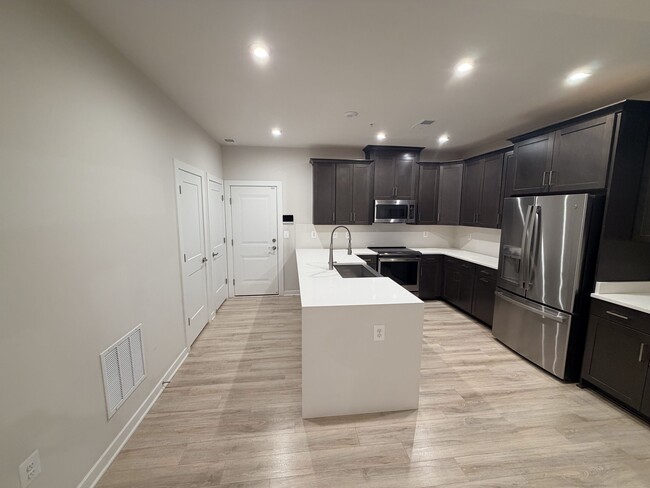 Photo - 20306 Newfoundland Sq Unit 20306 Newfoundland Sq.