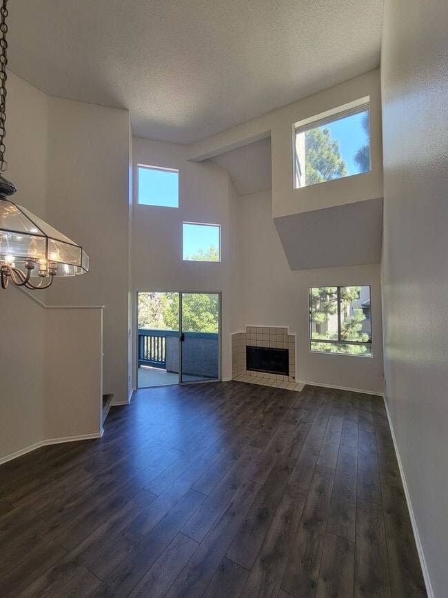 Top Floor Penthouse Loft Condo | Fireplace... - Top Floor Penthouse Loft Condo | Fireplace... Unit 304