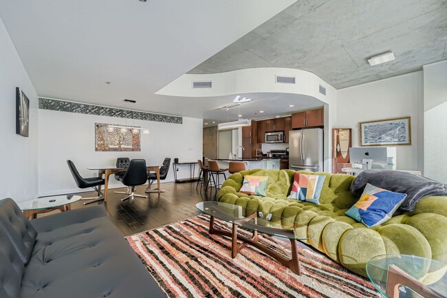 Building Photo - Elevated Downtown 2BDR Living | Mountain & City Views