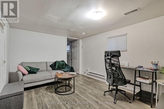 Photo - 193 Coxwell Ave