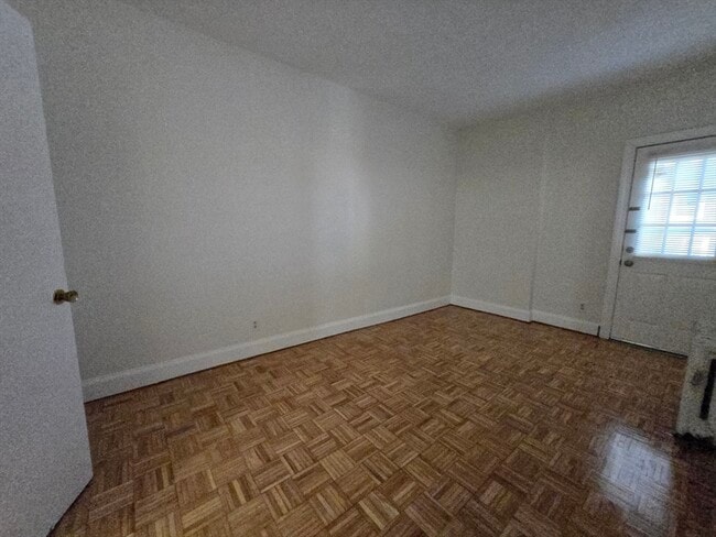 Photo - 56 Park Vale Ave Unidad #1