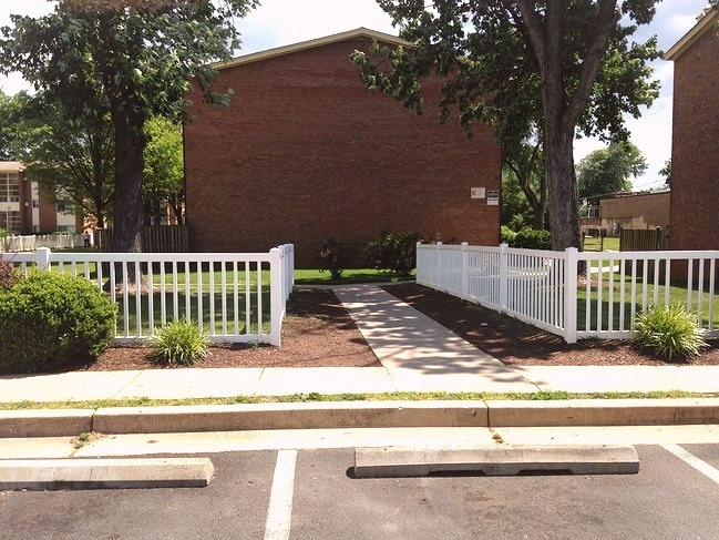 Photo - 8263 Russell Rd Apartamento