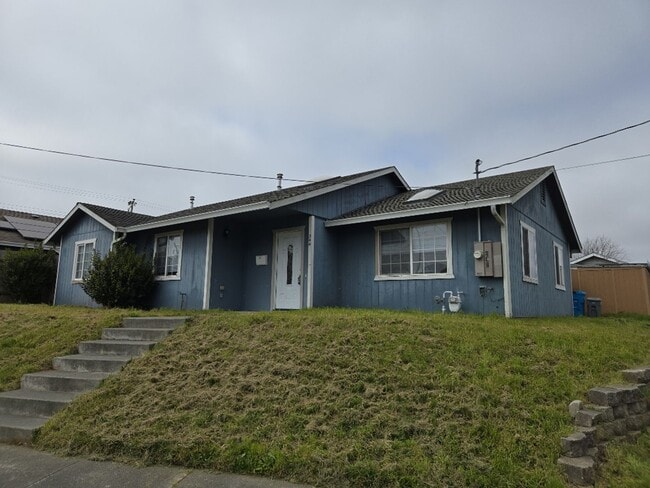 Pet-friendly 3-bedroom Eureka home - Pet-friendly 3-bedroom Eureka home