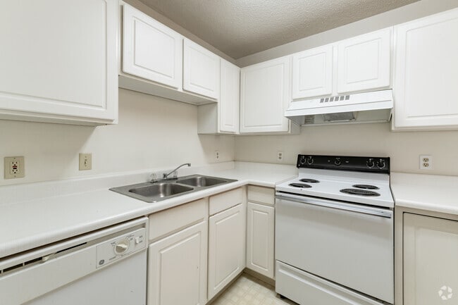 1 BR, 1 BA 750 SF